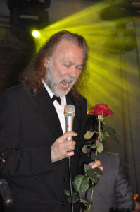 Koncert Niepodległości 2009. Wokalista Marek Bałata (fot.Paweł Rzeńca)