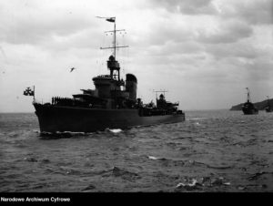 Kontrtorpedowiec ORP „Błyskawica” w trakcie parady morskiej z okazji Święta Morza w 1938 r.
